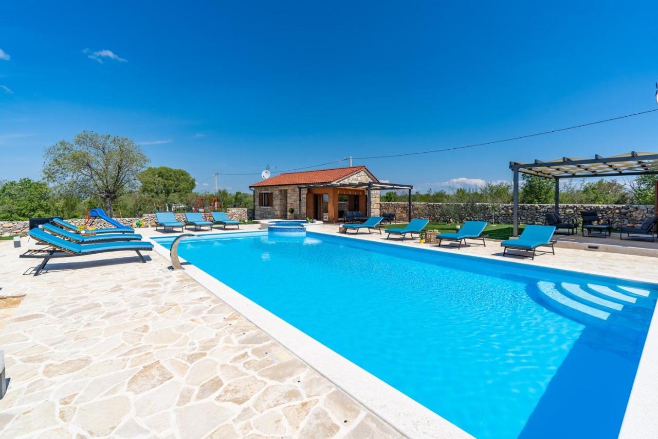 New! Promina Luxury Villa With 72Sqm Heated Pool, Jacuzzi, Infrared Sauna, Tennis Court, Media Room Bogatić Exterior foto
